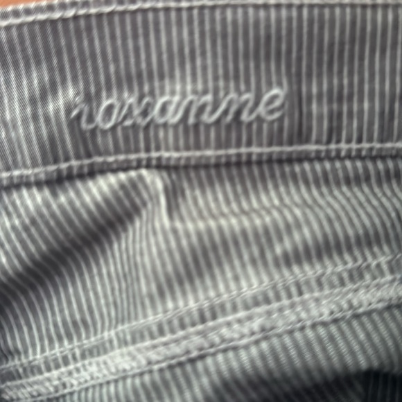 7 For All Mankind Women’s size 29 Roxanne Dark Gray Pinstripe Ankle Pants - Picture 8 of 10